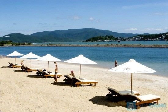 Bãi biển cát trắng Nha Trang